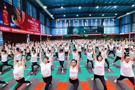 4到72岁！安康300人同场瑜伽！图片