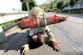 山西大学生弘毅：为爱徒步3700公里，3步1跪，7步1拜磕出“天眼”图片