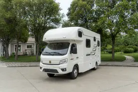 百姓旅居神车！平价福田微卡C型房车！新飞福田祥菱M2房车图片