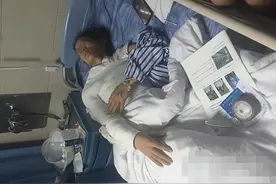 15年火锅店17岁服务员加汤不及时，被就餐女士讽刺竟端起开水泼去图片