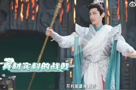 粉丝吹罗云熙拍《长月烬明》耍40斤武器！遭群嘲：关羽都甘拜下风图片