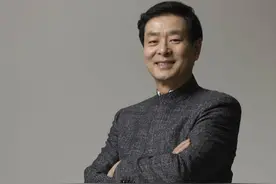 濮存昕：父亲去世后，我就是家里的顶梁柱，让母亲不再流泪图片