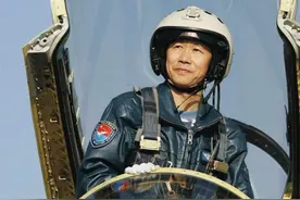 试飞员李中华：20次死里逃生，七秒拯救试验机：我就按了几个按钮图片