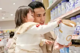 辟谣，配方奶一定要喝到三岁？看看权威建议，家长别缴智商税了图片