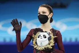 谢尔巴科娃成花滑门面！精致容颜如真人芭比，金博洋都格外宠爱她图片