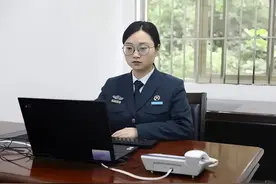 戍边烈士陈祥榕的姐姐：放弃当专职律师，考入解放军文职方阵图片