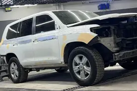 翻新一辆“爆改版”2014年丰田陆巡，“穿裙娘㚿”秒变肌肉硬汉！图片