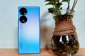 荣耀70持续清仓，护眼曲屏+IMX800+66W闪充，骁龙778G+还能战吗？图片