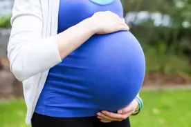 怀孕要喝孕妇奶粉吗？3类孕妈不能喝，3类孕妈喝了才对胎儿发育好图片