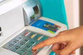 三月起，存取现金超过5万，银行有了新规定图片