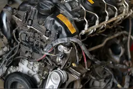 给一辆“严重漏油”的宝马X5做大保健，10万公里就进入老年状态了图片