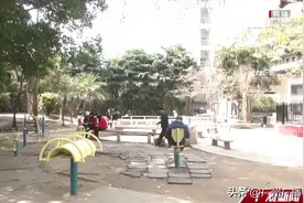 尴尬！无奈？男童入女厕再引争议图片