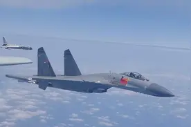 解放军巡航台岛，台军机广播驱离？解放军回呛：别瞎吵吵！图片