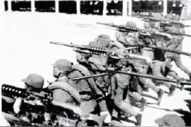 一个军下辖8个独立旅，每个旅4000人以上，到底该如何编配？图片