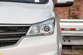 顶配才10.28万，标配7座的家用MPV，1.5T有147马力，实拍宝骏730图片