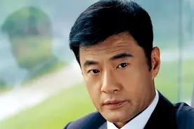 于荣光：我戴着白手套，用了一招排云掌，也是打不过李连杰图片