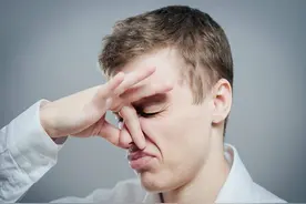 经常“放屁”是患上了肝癌？提醒：放屁多，或与这4个原因有关图片