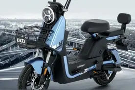 最大续航300里，小刀的这款电动车“肚量”大，采用双电池结构图片