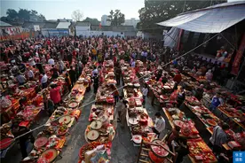 广东潮汕往年热闹的营老爷，拜妈祖供品有多豪，场面盛大让人惊叹图片