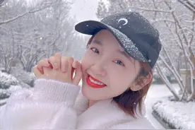 唐艺昕一家三口出游，张若昀抱娃姿势熟练，1岁多女儿乖巧可爱图片