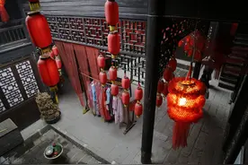 这首诗侮辱性极强，我改了最后两句，诗意来了一个大反转图片
