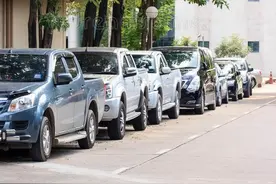 人间处处有真情，我们都是一家人，一条心，一起扛，一起拼图片