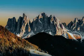 两性交往，经常借女人这3样东西，往往关系就越界了图片