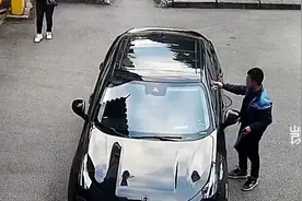 车主违停自贴“单” ，劝你别耍小聪明丨守法知礼平安行图片