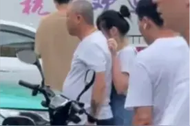 杭州“光头哥”干了件大事！当街怒吼为“护花”，网友：干得漂亮图片