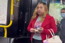 38岁凤姐美国被偶遇，穿着另类、翻网友白眼，国外拮据生活疑曝光图片