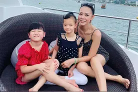 钟丽淇患病女儿越来越好！推着妹妹温馨活动，曾被诊断活不过两岁图片