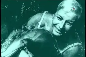 寻找守卫塞瓦斯托波尔的“海豚女神”004：当人和海豚相爱图片