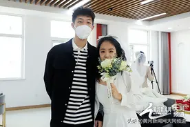 情人节里良缘多，民政局里领证忙，今天你领证了吗？图片