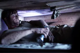 1915年逃生魔术大师表演失败，差点闷死在棺材里，最后被人挖出来图片