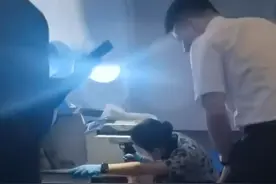 东方航空MU6958头等舱突然冒烟！乘客：“被吓了个半死！”图片