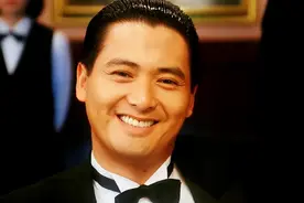 68岁周润发携手袁咏仪再演“赌神”，但名利，救不了周润发图片