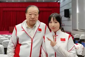 66岁奥运首金许海峰现身！老得认不出，视力严重退化仍住单位房图片