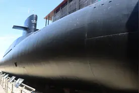 参观法国首艘战略核潜艇图片