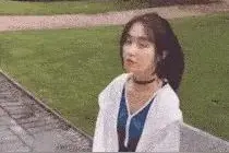 幽默笑话：考试时我正做卷子，由于做得太认真了，露出半截短裤图片