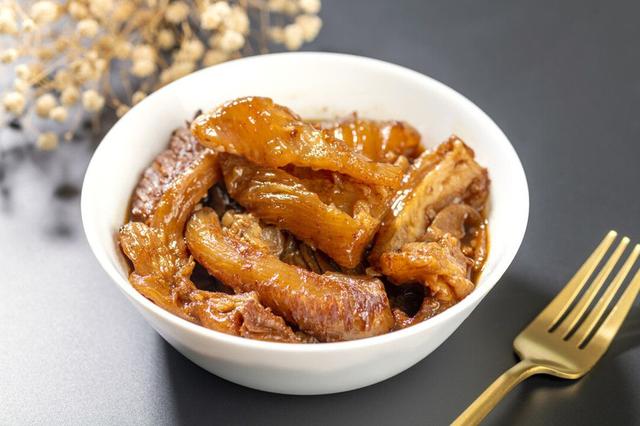 女人吃燕窝好还是胶原蛋白好 2026年女人喝燕窝胶原蛋白肽有好处吗