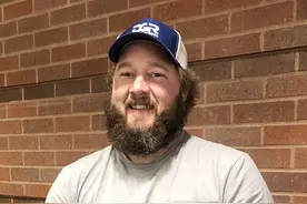 美国男子在工地挖土，发现块大石头，原来是万年猛犸象牙图片