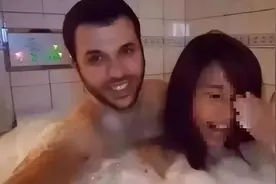 中国女大学生倒贴老外，自掏腰包恋爱，在网络上曝光老外无耻行径图片