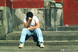 保安刺杀奔驰车主，天津主持人翻车：情绪稳定，藏着一生的成败图片