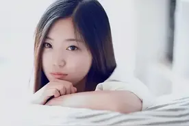 为什么有些女生胸部柔软像面包，有些却硬得像馒头？答案在这里图片