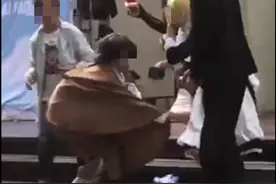 酒吧漫展上男生当众掀裙子调戏女孩嬉皮笑脸离开，辖区派出所出警调查图片