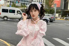 女星李艺彤自称上半年0收入、只能坐地铁去迪士尼，被质疑哭穷卖惨，发文回应：只是想说大家都很不容易图片