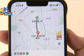 司机开车有点“猛”，乘客想“揍他”但“忍住了”图片