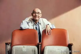 唱红《一生所爱》里的“苦海爱恨”，他的爱情却超甜图片