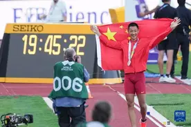 创造历史！中国跳远首冠！世锦赛王嘉男8米36逆袭摘金图片