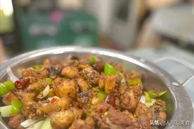 辽宁小道里的苍蝇馆子，3人点7个菜只吃了一小半，结账时不敢相信图片